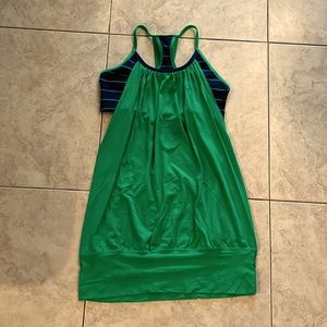 Lululemon size 6 top in a beautiful emerald green and navy